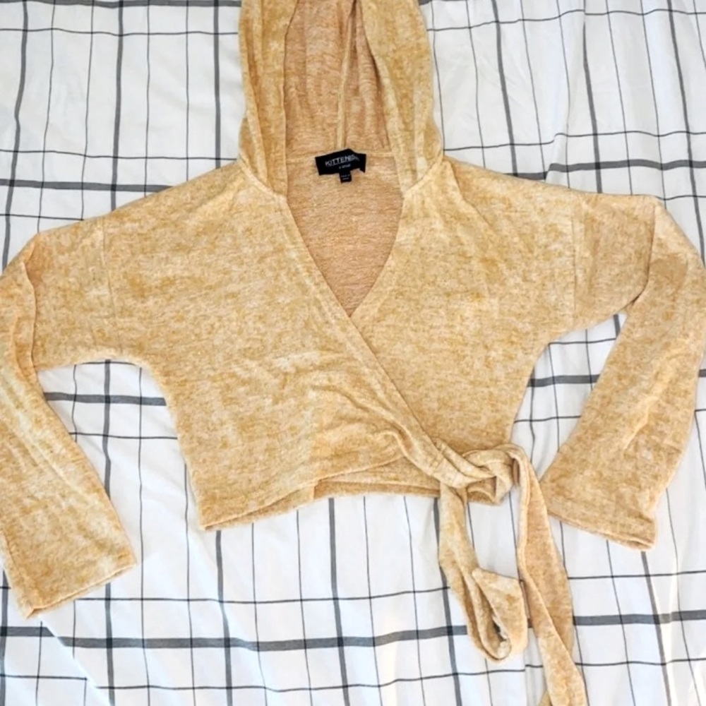 Kittenish Sunny Wrap Top